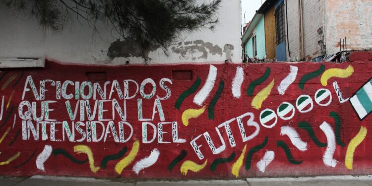 Los murales mundialistas pintados por jóvenes artistas urbanos en Neza, Edomex