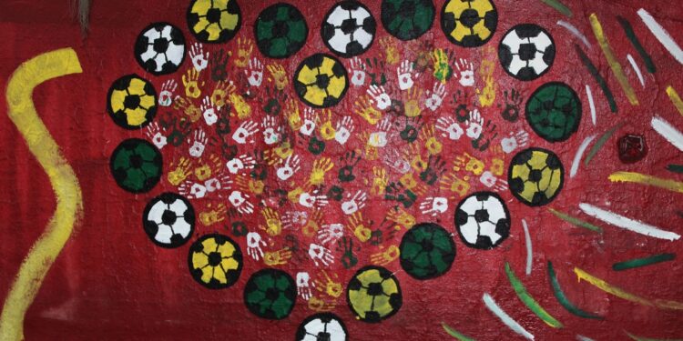 Los murales mundialistas pintados por jóvenes artistas urbanos en Neza, Edomex