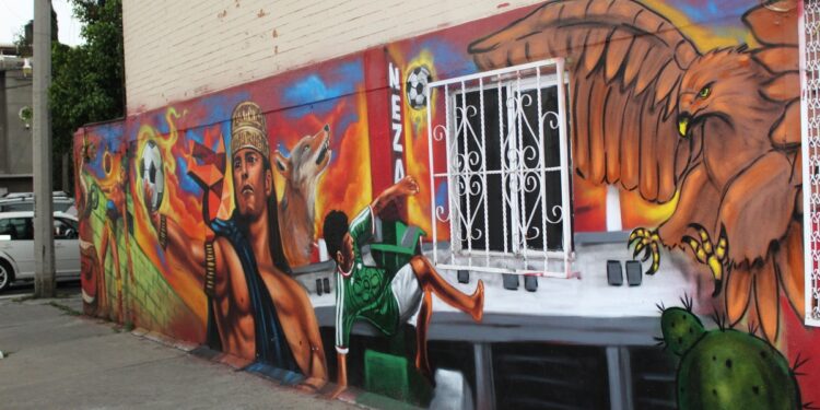 Los murales mundialistas pintados por jóvenes artistas urbanos en Neza, Edomex