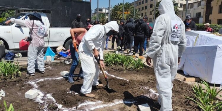 ¡Aquí nadie olvida!: Instalación de antimonumento en memoria de periodistas asesinados o desaparecidos