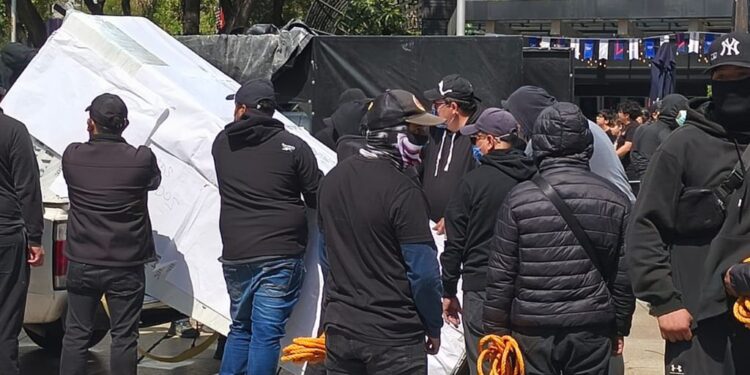 ¡Aquí nadie olvida!: Instalación de antimonumento en memoria de periodistas asesinados o desaparecidos