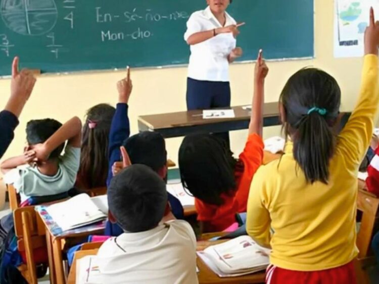 Múltiples condiciones laborales generan la crisis de salud entre los maestros en México.