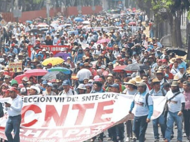 Maestros disidentes de la CNTE rechazan modificaciones al calendario escolar 2025-2026