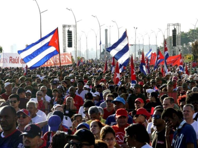 Manifestación en Cuba en apoyo de Raúl Castro. AMEXI/ Foto: RRSS