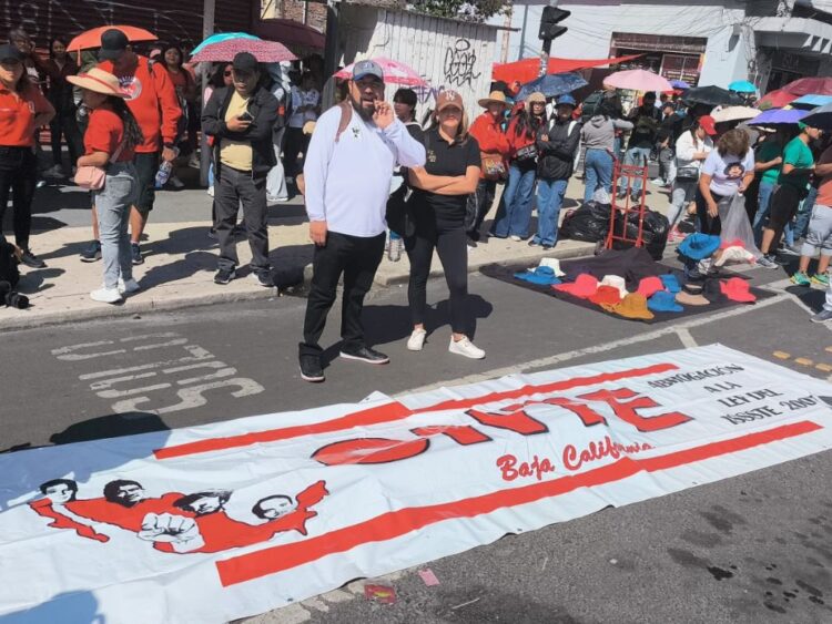 Marcha de la CNTE por el Día del Maestro en CDMX