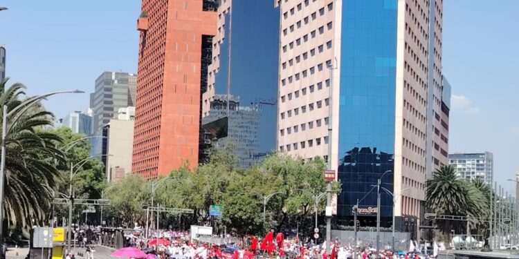 Marcha del Día del Trabajo en la CDMX. AMEXI/ Foto: Héctor Colón