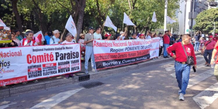 Marcha del Día del Trabajo en la CDMX. AMEXI/ Foto: Héctor Colón