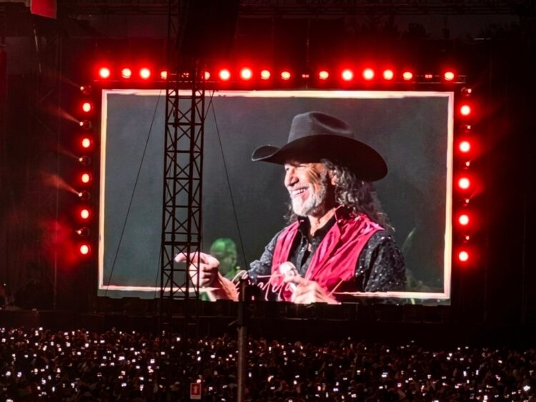 Marco Antonio Solís conquistó el Estadio GNP con sus éxitos y momentos emotivos durante su esperado Gratitud Tour. | AMEXI/FOTO: Lilia Pérez