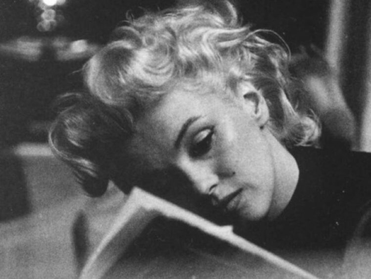 Marilyn Monroe Leyendo. Foto Especial