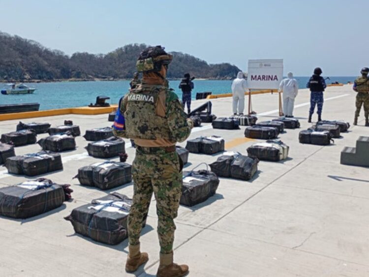 Marina asegura 65.5 toneladas de cocaína