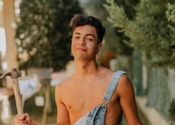 El influencer español Naim Darrechi fue retenido en el AICM tras un incidente en un vuelo procedente de Puerto Vallarta. | AMEXI/FOTO: IG