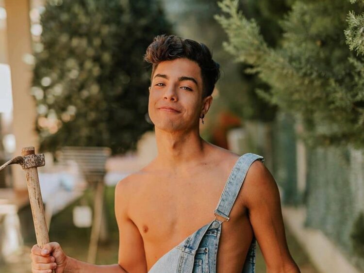 El influencer español Naim Darrechi fue retenido en el AICM tras un incidente en un vuelo procedente de Puerto Vallarta. | AMEXI/FOTO: IG
