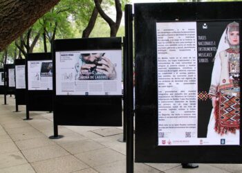 El Paseo de las Culturas Amigas presenta una exposición gratuita con 30 carteles sobre la riqueza cultural, musical y tradicional de Serbia. | AMEXI/FOTO: cultura.cdmx.gob.mx