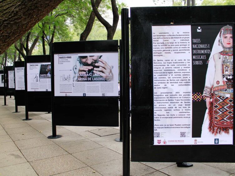 El Paseo de las Culturas Amigas presenta una exposición gratuita con 30 carteles sobre la riqueza cultural, musical y tradicional de Serbia. | AMEXI/FOTO: cultura.cdmx.gob.mx