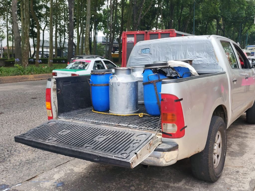 Protestan tirando leche porque Liconsa dio de baja a unos 200 productores de distintos municipios