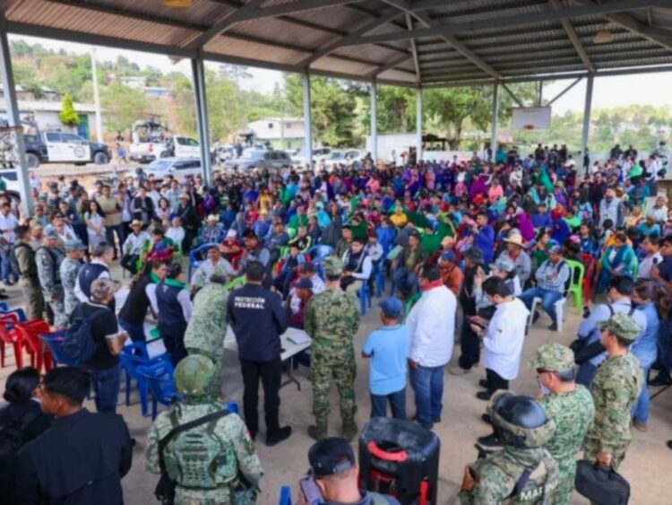 Recorrido de Rosa Icela Rodríguez y Evelyn Salgado por las comunidades de la Montaña Baja de Guerrero. Instalan Coordinación para la Construcción de Paz.