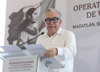 Rubén Rocha Moya y funcionarios comparecen ante FGR