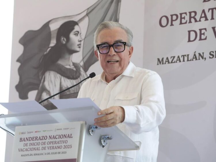 Rubén Rocha Moya y funcionarios comparecen ante FGR