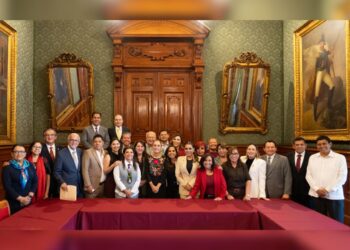 Revisan rezagos del IMSS-Bienestar Sheinbaum y los gobernadores en reunión en Palacio Nacional.