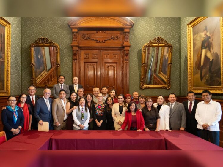 Revisan rezagos del IMSS-Bienestar Sheinbaum y los gobernadores en reunión en Palacio Nacional.