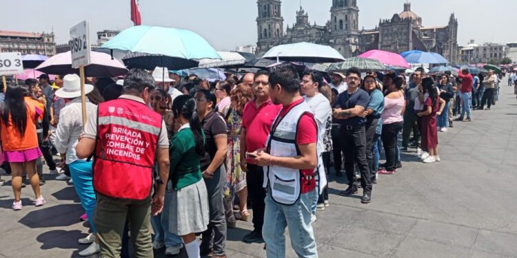 Simulacro de sismo 2026 en el Zócalo. AMEXI Foto Saúl Santana