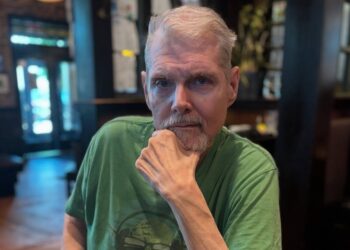 Murió Tom Kane, actor de doblaje que dio voz a Yoda y personajes de “Las Chicas Superpoderosas”. | AMEXI/FOTO: IG @tknevo