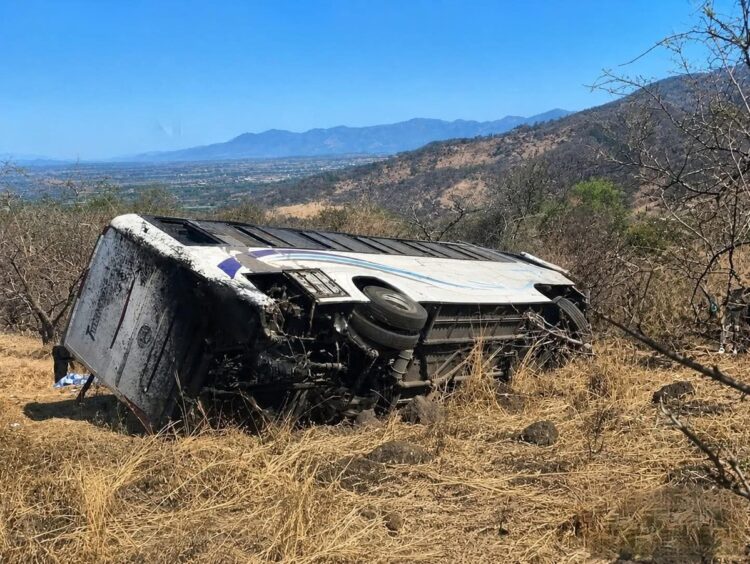Volcadura en Amatlán de Cañas, Nayarit, deja 11 muertos y 16 heridos