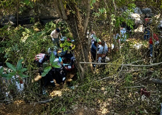 10 lesionados deja accidente en carretera Santiago-Chalma