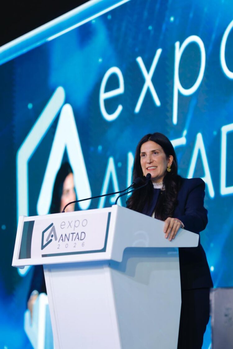 Más allá de ideologías: Kenia López pide certeza jurídica para la inversión.