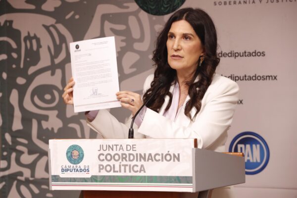 Kenia López Rabadán, confirmó que este miércoles por la mañana recibió la solicitud para iniciar un proceso de juicio político