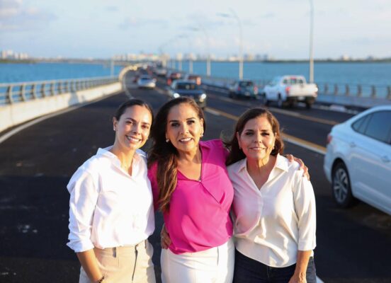 La presidenta municipal de Benito Juárez, Ana Paty Peralta, y la gobernadora de Quintana Roo, Mara Lezama, realizaron el banderazo para la apertura. AMEXI/FOTO/ Gobierno de Quintana Roo