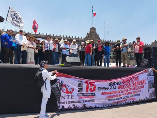 El mitin concluyó con un llamado a la unidad y con la advertencia de que las movilizaciones continuarán durante el Mundial, tanto en la Ciudad de México como en los estados.