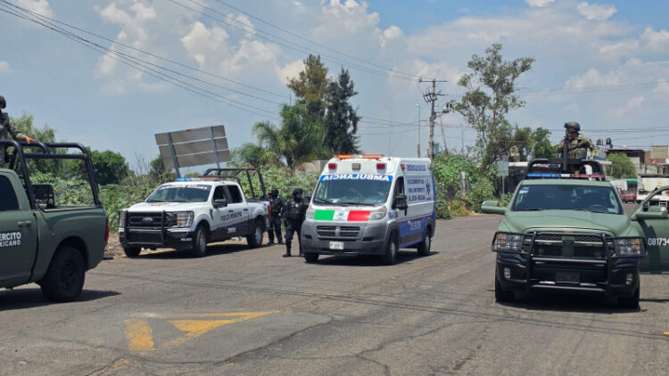 En Michoacán reportan 9 heridos por enfrentamientos entre policía y crimen organizado en los municipios de Zamora y Apatzingán.