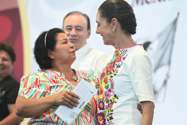 Sheinbaum entregó las tarjetas y apoyos del Programa Pensión Mujeres Bienestar,