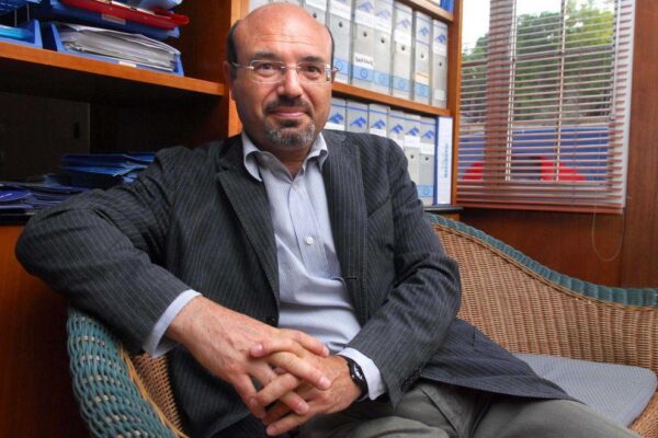 El escritor y periodista italiano Pino Aprile publica un libro tan provocador como inquietante: Nuevo elogio del imbécil. AMEXI/FOTO/ Cortesía