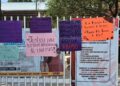 Los estudiantes colocaron un tendedero para denunciar el caso, pero el imputado logró darse a la fuga.