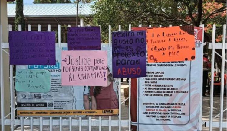 Los estudiantes colocaron un tendedero para denunciar el caso, pero el imputado logró darse a la fuga.