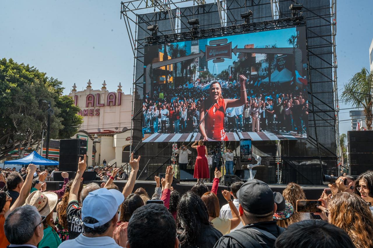 Desde Tijuana, Baja California,  informan que más de 27 mil personas participaron este domingo en el acto de rendición de cuentas encabezado por la presidenta Claudia Sheinbaum Pardo en la Avenida Revolución de Tijuana. Estuvo presente la gobernadora, Marina del Pilar Ávila.