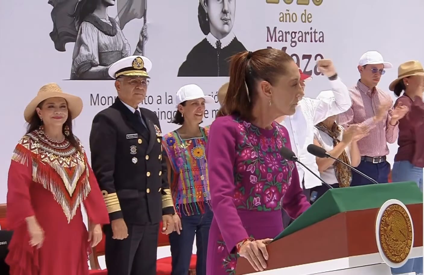 Desde el Monumento a la Revolución, en el centro histórico de la Ciudad de México, presentó su segundo informe para la rendición de cuentas, y conmemoró el segundo año de gobierno en por primera vez en la historia de México