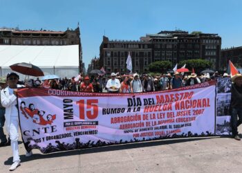 La Coordiaindora Nacional de Trabajdores de la Educación (CNTE) realiza mitin en el Zócalo y confirman huelga nacional durante el Mundial
