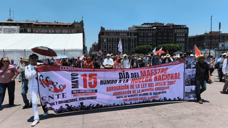 La Coordiaindora Nacional de Trabajdores de la Educación (CNTE) realiza mitin en el Zócalo y confirman huelga nacional durante el Mundial