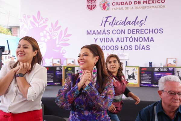 reconoce el esfuerzo cotidiano, la fuerza y el papel fundamental que desempeñan las madres