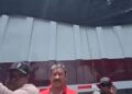 Alcalde de Villa de Mitla llega con arma de fuego a quitar bloqueo de la CNTE