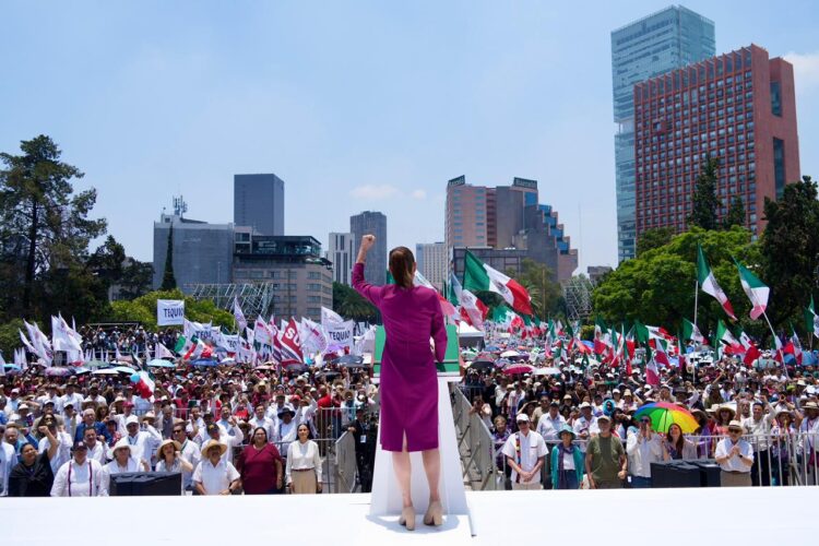 De acuerdo con datos de la Presidencia, el informe titulado “Honestidad, Resultados, Amor al Pueblo y a la Patria. Rendición de Cuentas a Dos Años del Triunfo”, lo vieron un aproximado de 850 mil mexicanas y mexicanos.