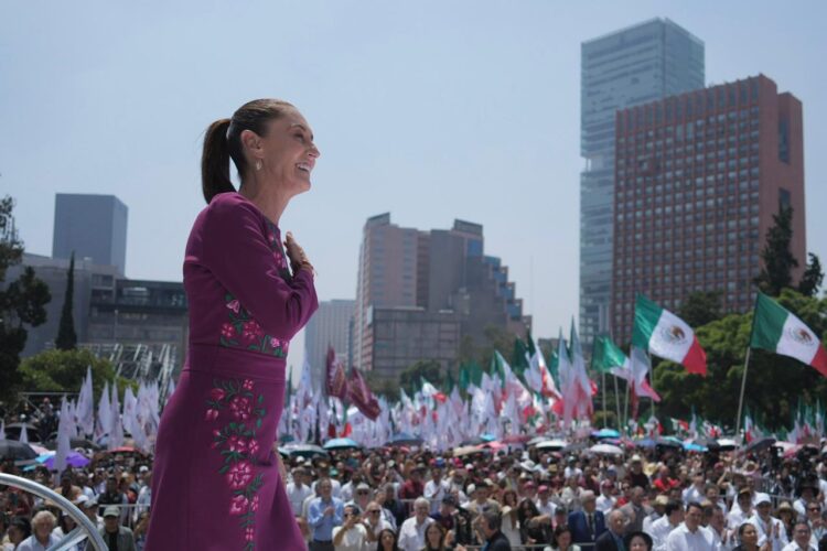 La pressidenta Claudia Sheinbaum convoca a impedir la injerencia extranjera y defender la soberanía en las plazas publicas