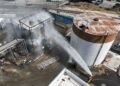Tanque de almacenamiento que contiene metil metacrilato (MMA), un químico altamente inflamable y tóxico.