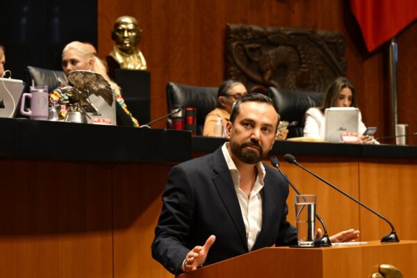 El vocero de la bancada morenista, Arturo Ávila, advirtió que la gobernadora deberá responder ante las autoridades.