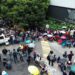 Maestros de la CNTE protestan frente a medios de comunicación y denuncian encapsulamiento policial en la CDMX