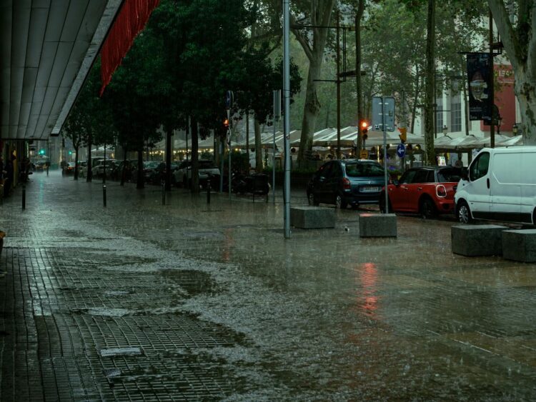 Activan alerta amarilla por fuertes lluvias en la capital