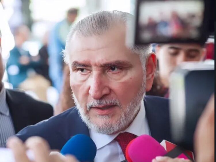 Adán Augusto rechaza aclarar presunta cancelación de visa